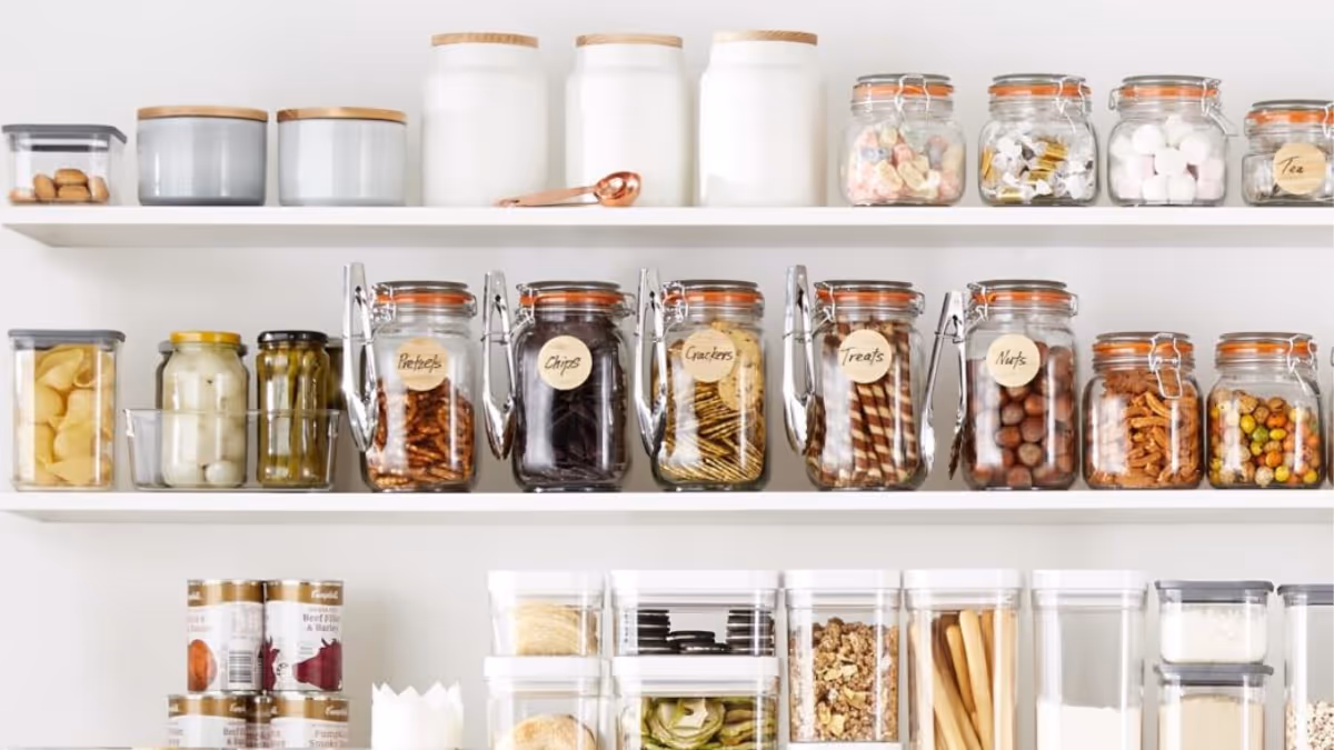 Using glass jars as a zero waste kitchen essential