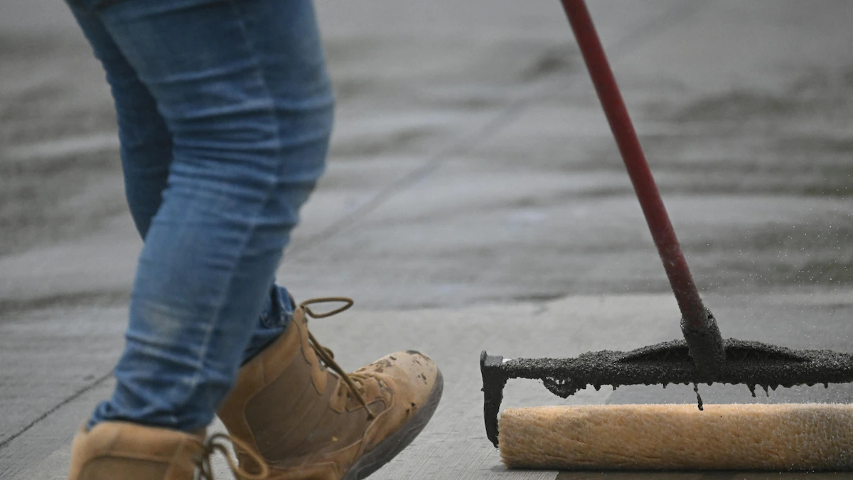 Local movers carrying boxes during a Chicago apartment move