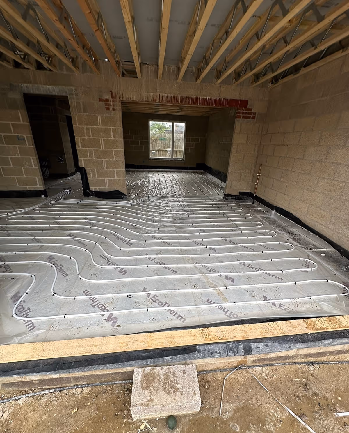 Underfloor heating during installation