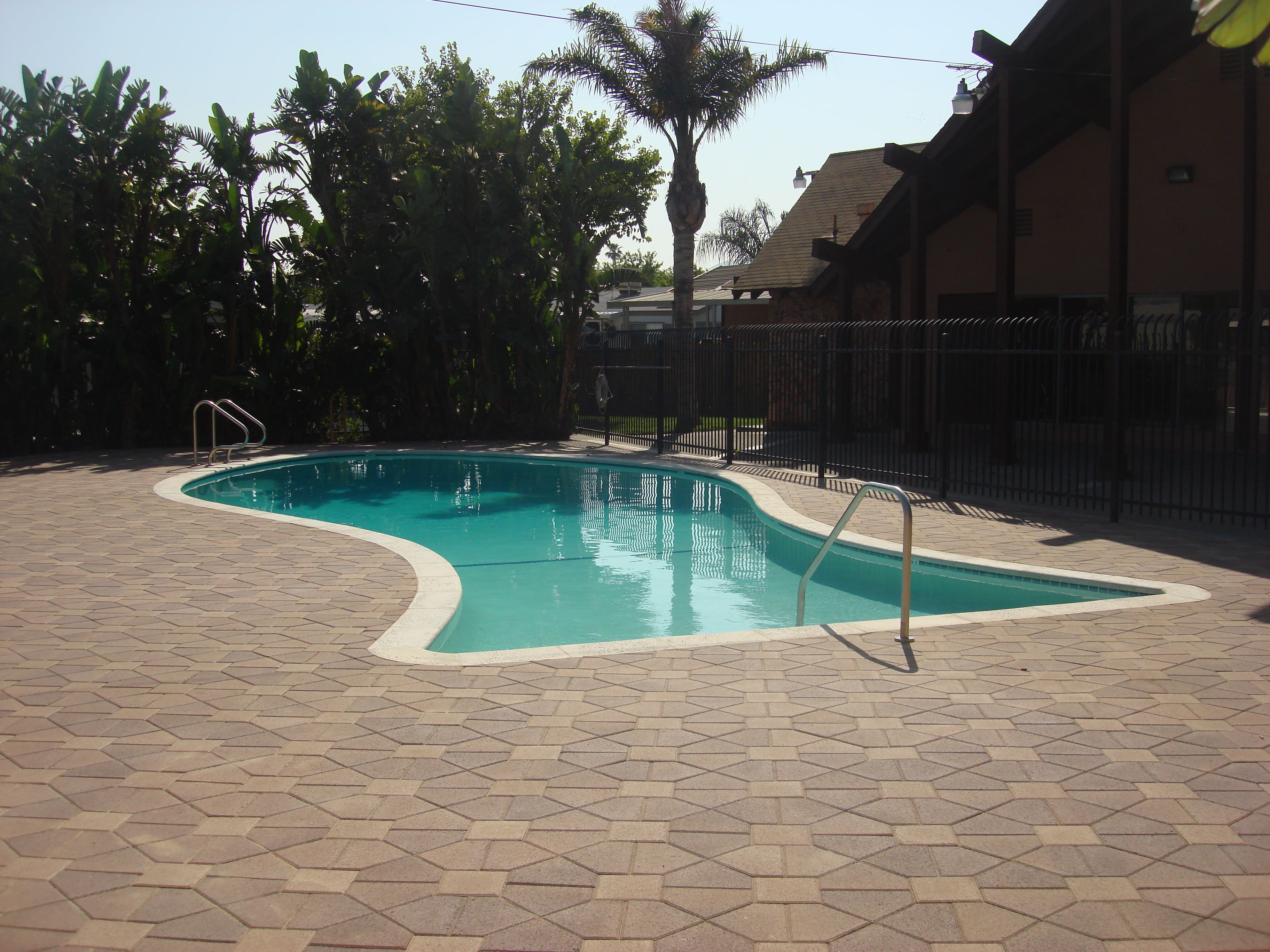 Commercial pool cleaning Los Angeles