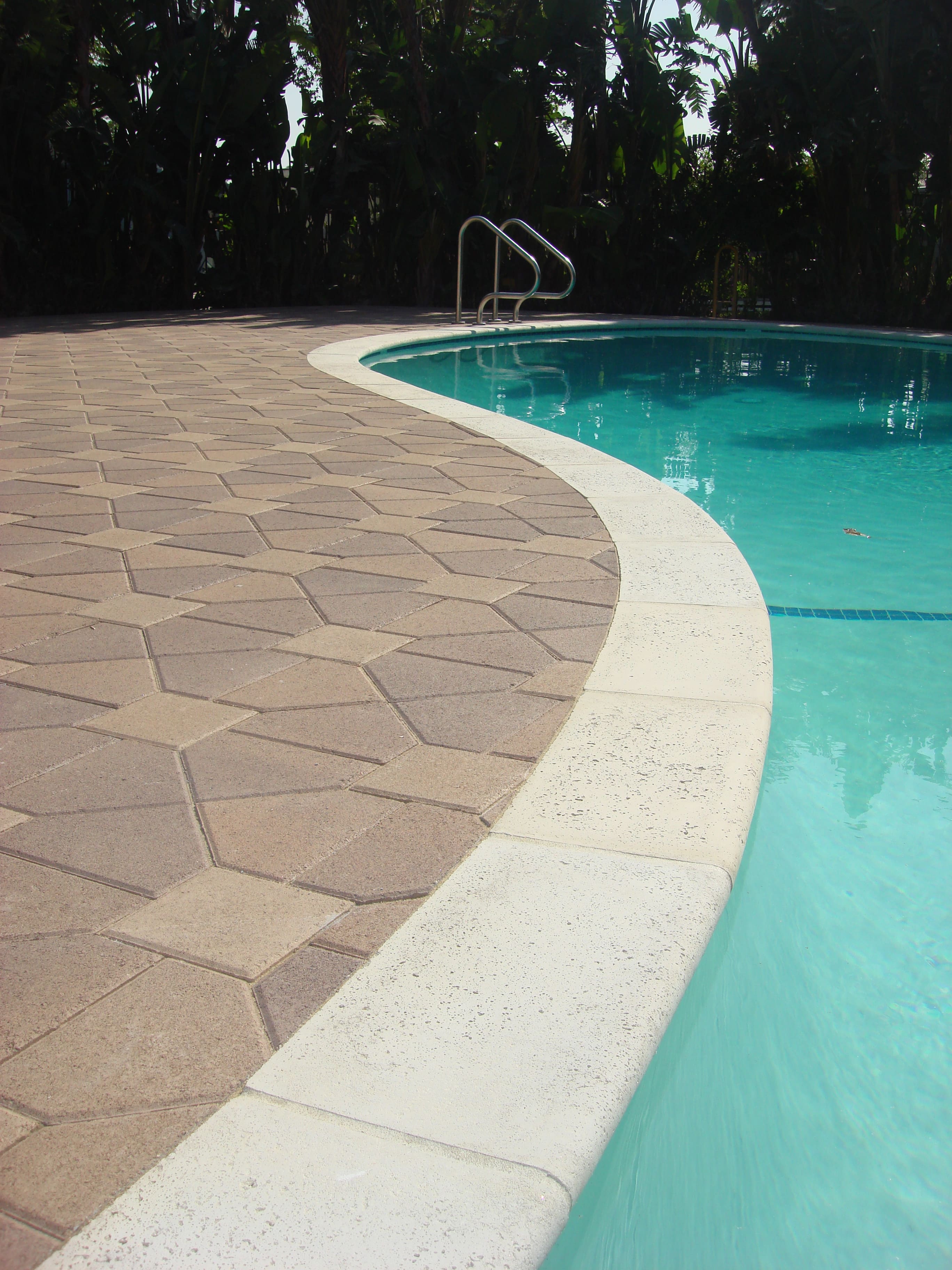 Weekly pool service and maintenance in Los Angeles