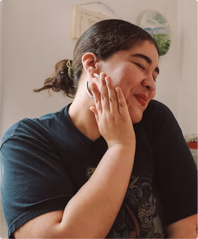 women-giggling-mobile