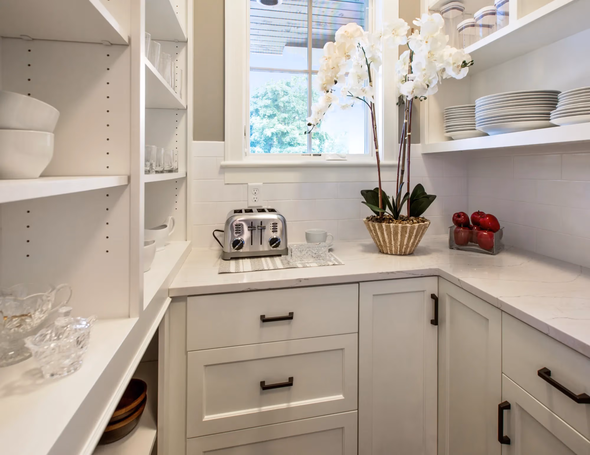 How to Plan a Walk-In Pantry That Actually Works