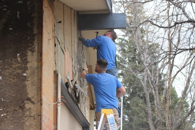 Is Your Home Trying to Tell You Something? 7 Signs You Need New Siding