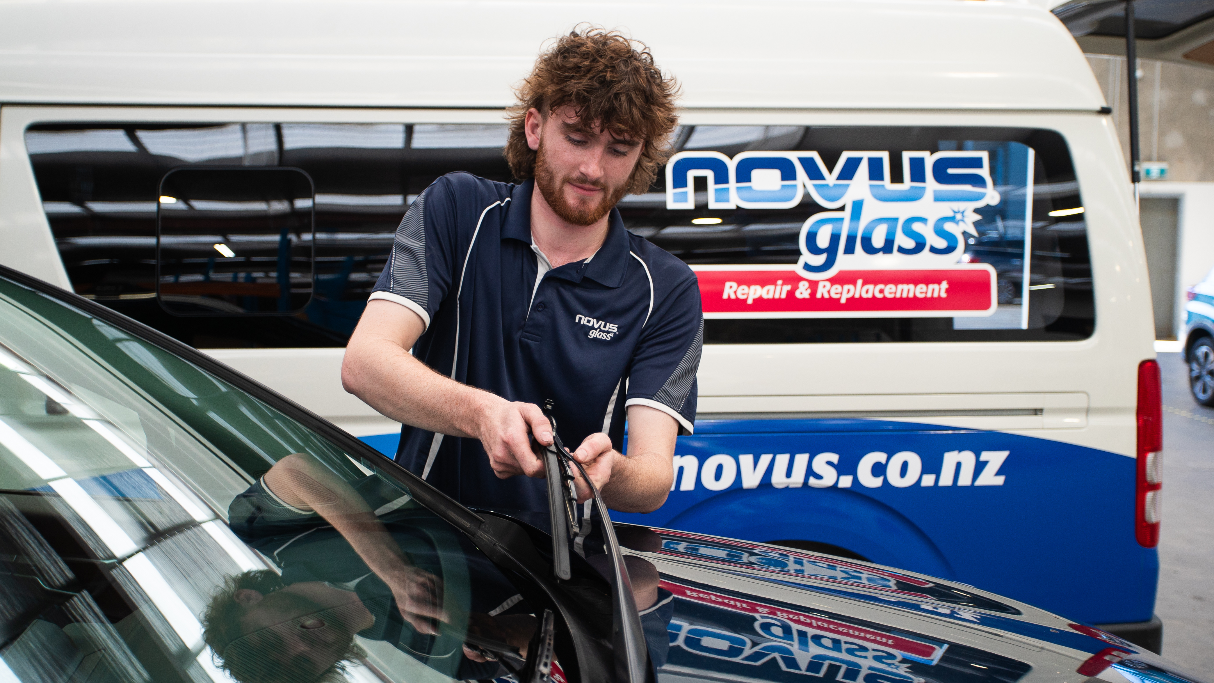 NOVUS Glass staff installing a windscreen wiper