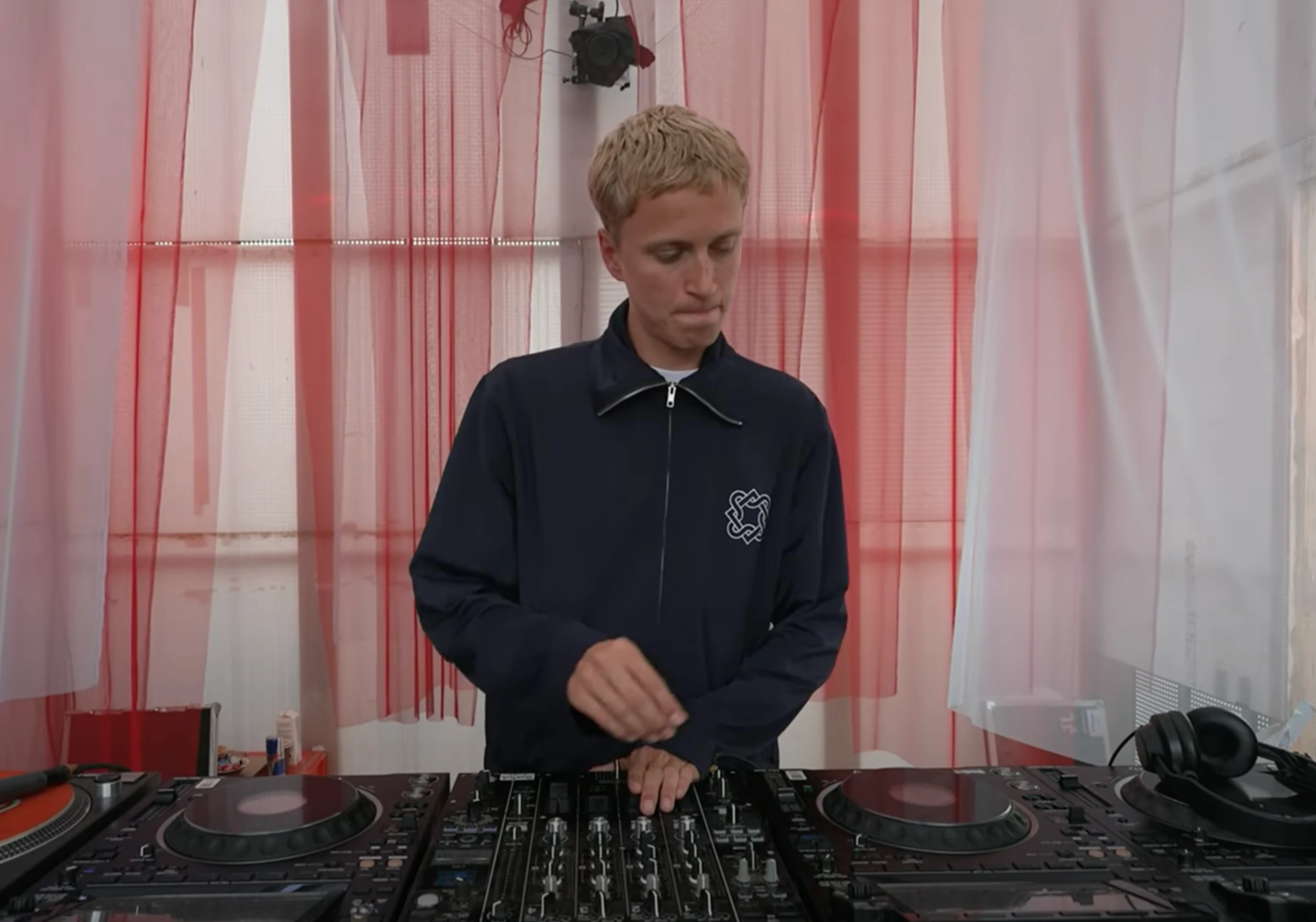 Teison performing at O/FM at O Days broadcasted by Radio Panini on July 31, 2025.