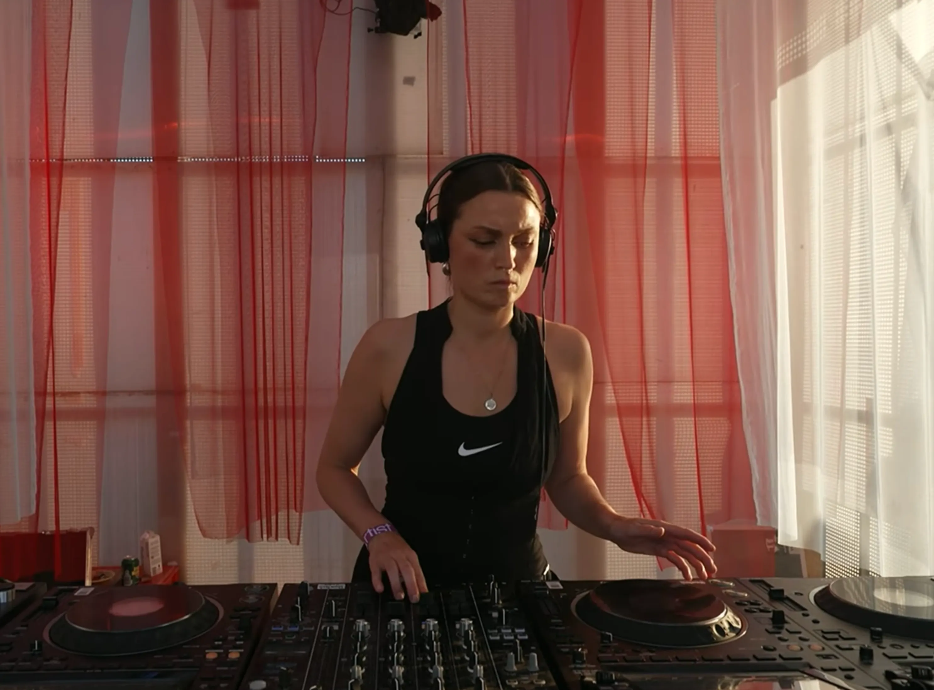 Smokey performing at O/FM at O Days broadcasted by Radio Panini on July 31, 2025.