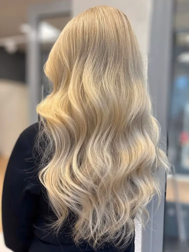 Kuva vaaleista hiuksista