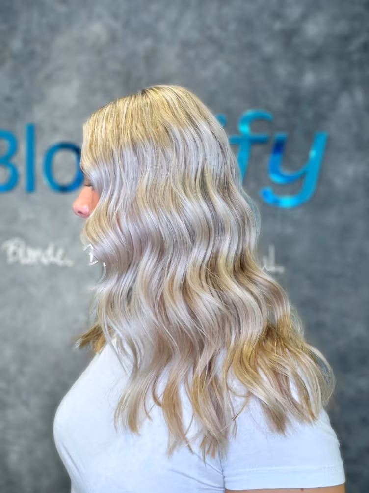 Kuva vaaleista hiuksista