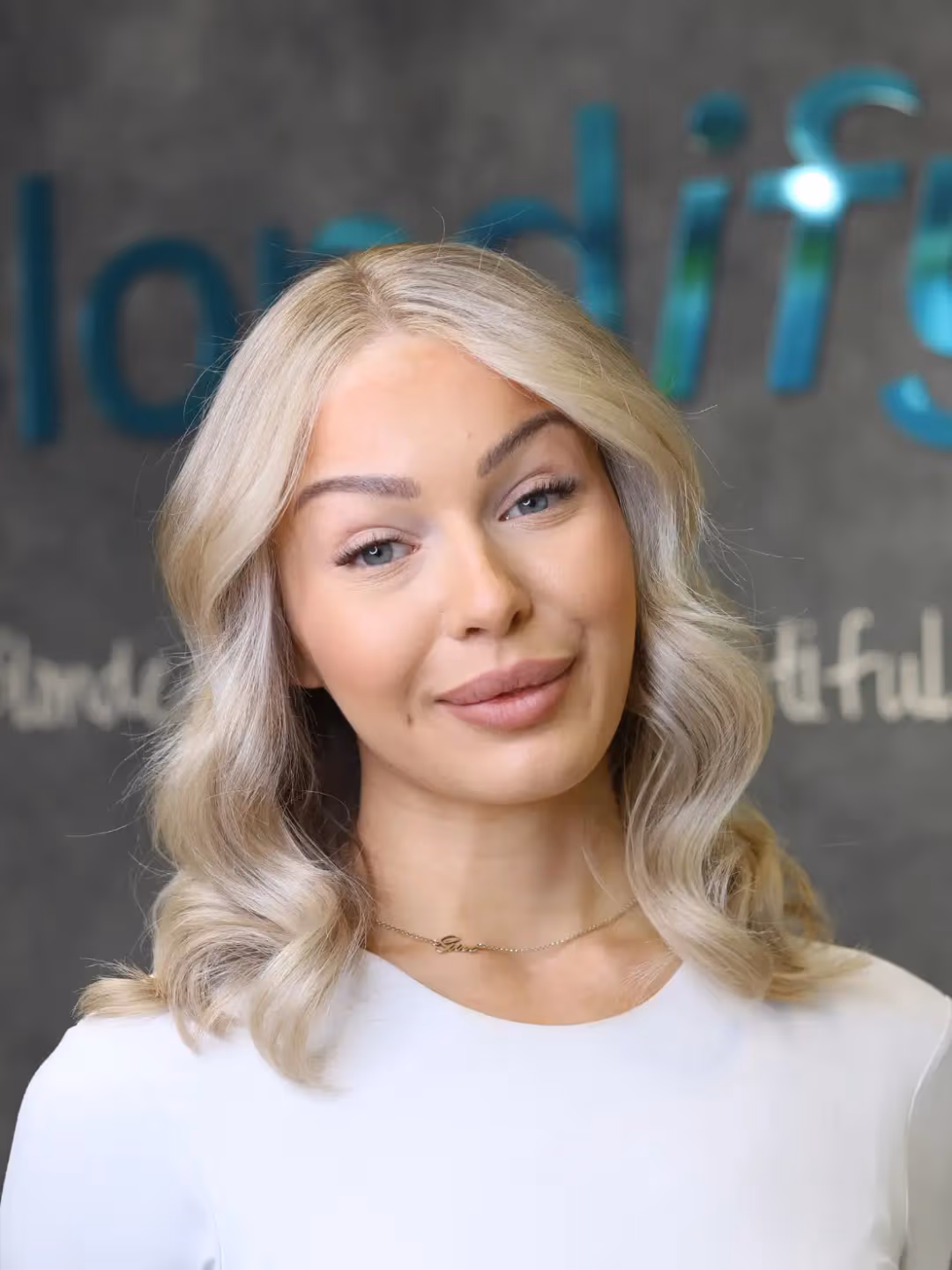 Kuva vaaleista hiuksista