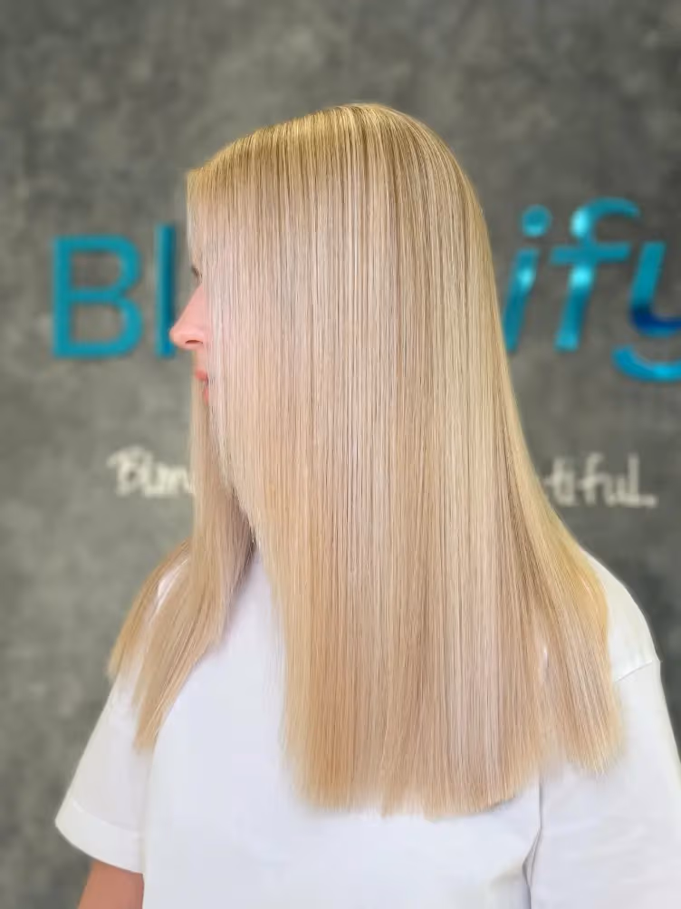 Kuva vaaleista hiuksista