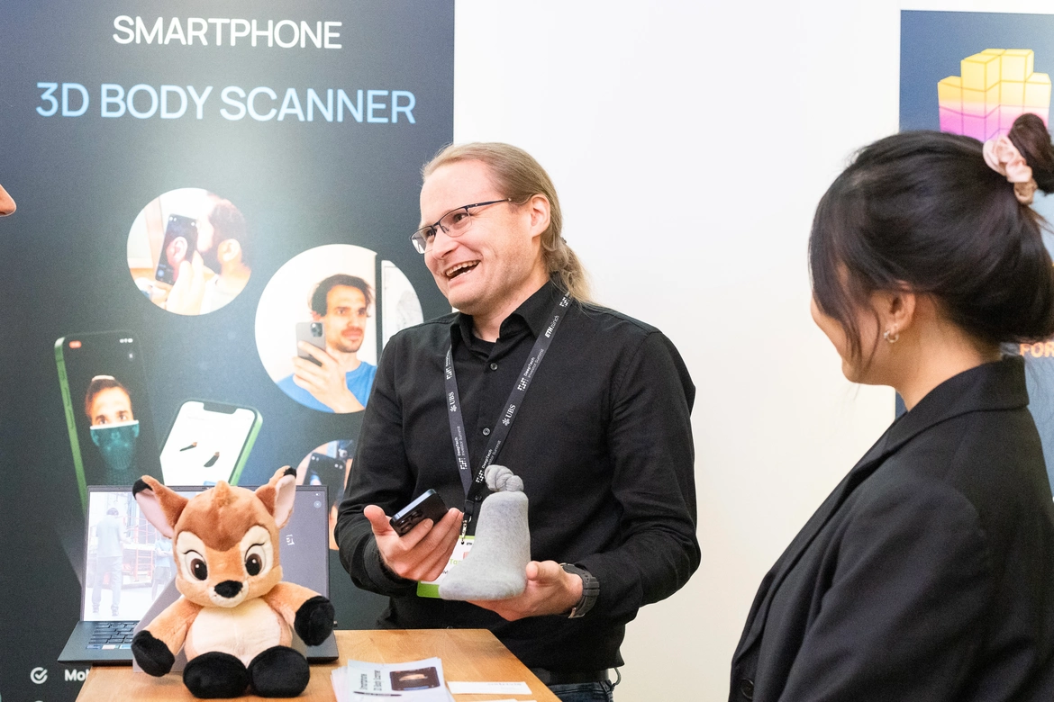 Astrivis team presenting smartphone 3D body scanning technology at an event | Astrivis