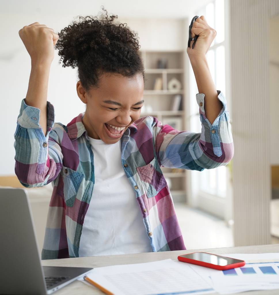 Schülerin hat in der Schule Erfolg durch Nachhilfe
