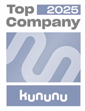 Kununu Top Company 2025 Logo mit stilisiertem „k“-Symbol auf blauem Hintergrund.
