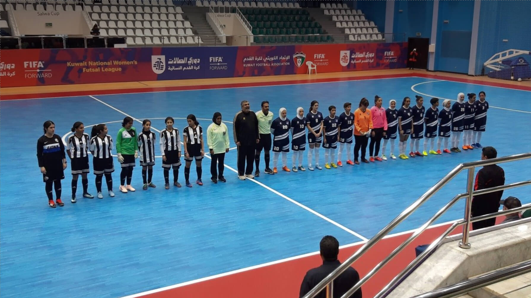 Two women's football teams on the field.