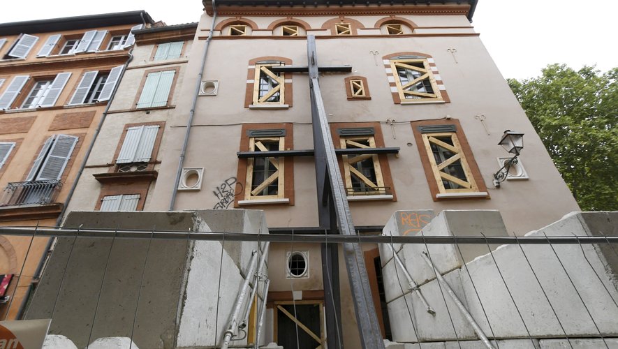 [digital project] image of creative illustrations on a tablet for a graphic design studio