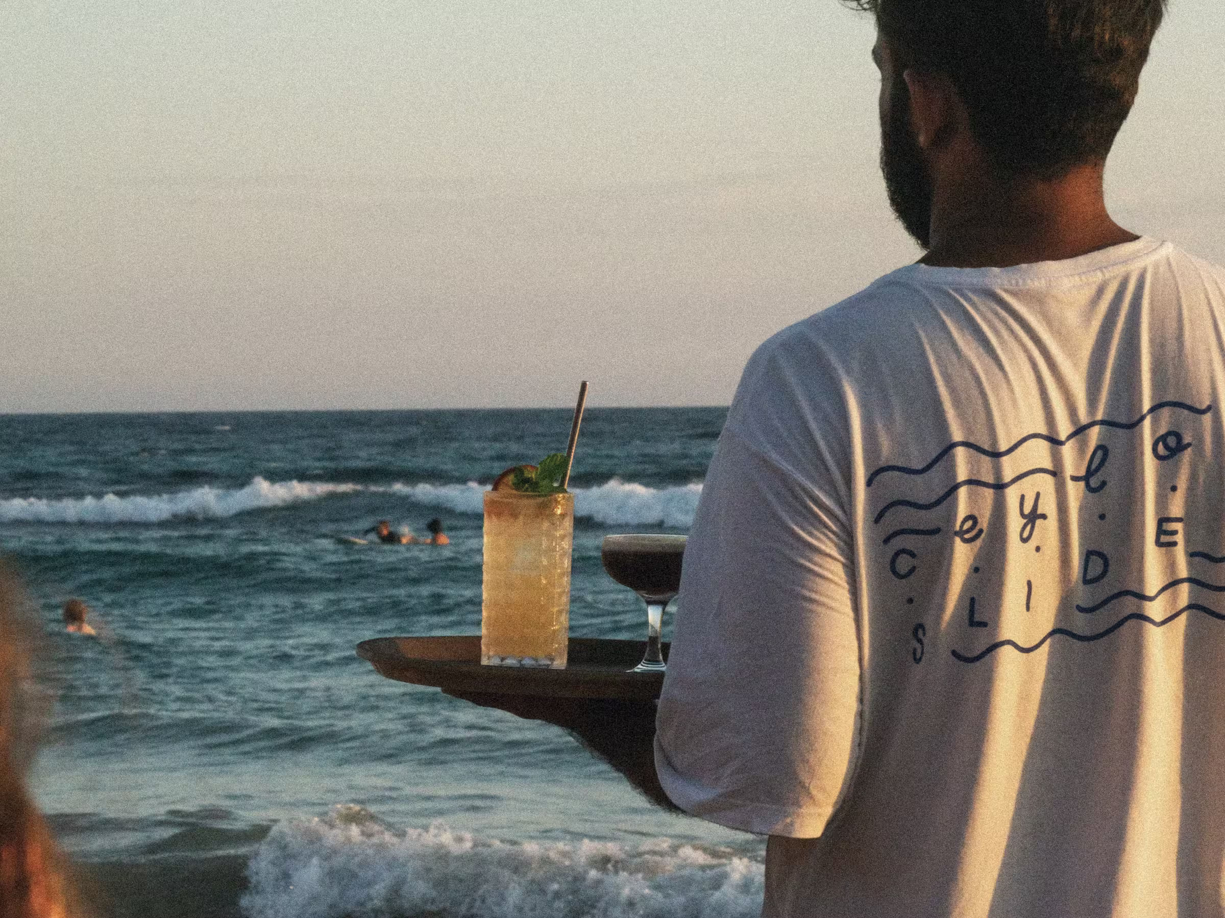 Beach bar drinks with ocean view in the Licuala neighborhood near Kabalana.