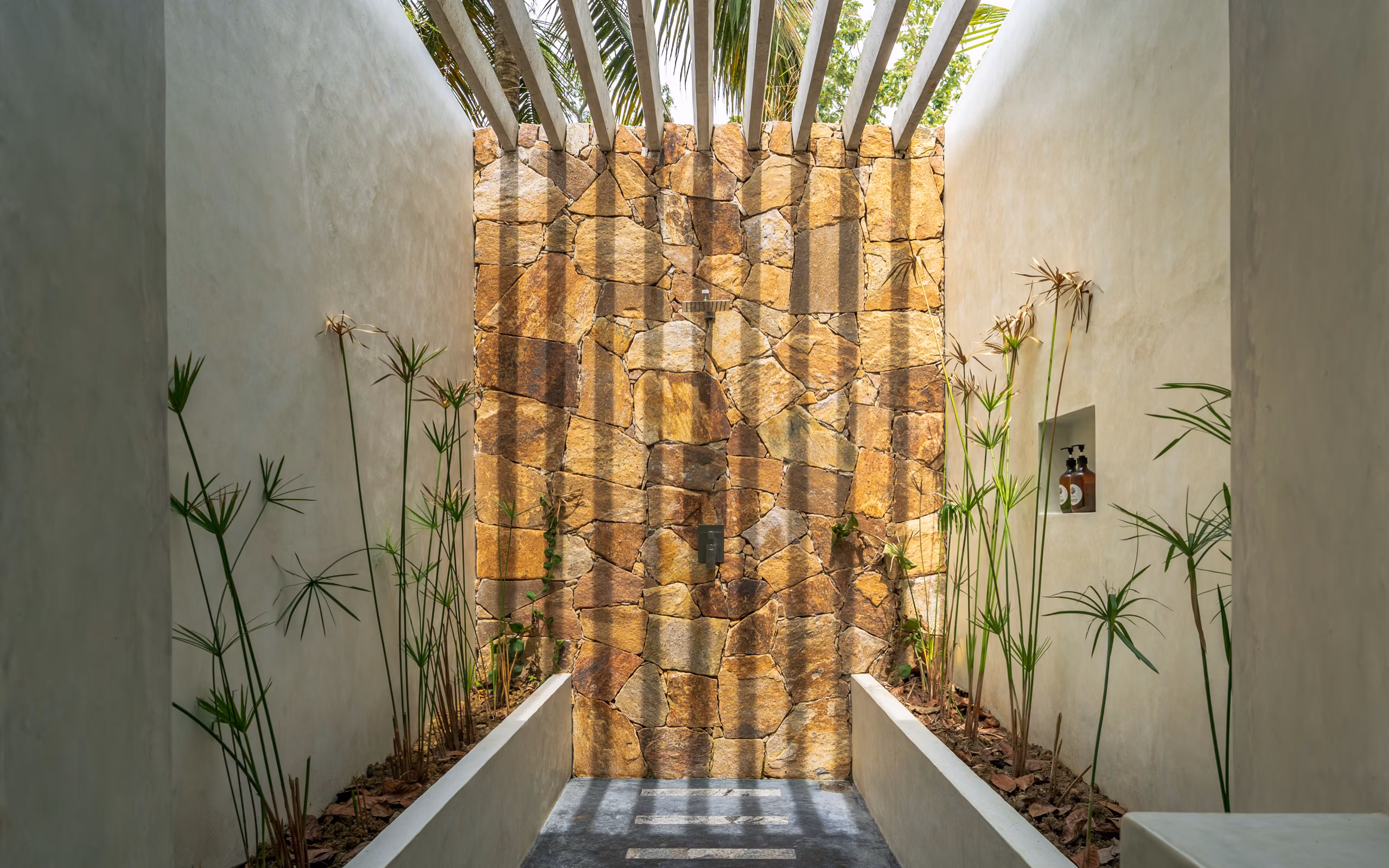 Stone feature wall in the private court of the Pool Bungalow, Licuala Lanka on Sri Lanka's South Coast