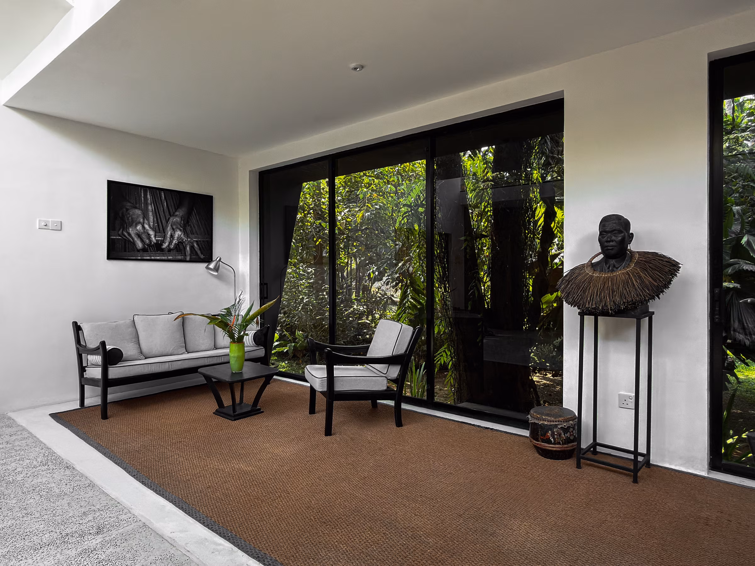 Second lounge with sculpture in the Jungle Home at Licuala Lanka, Ahangama, Sri Lanka