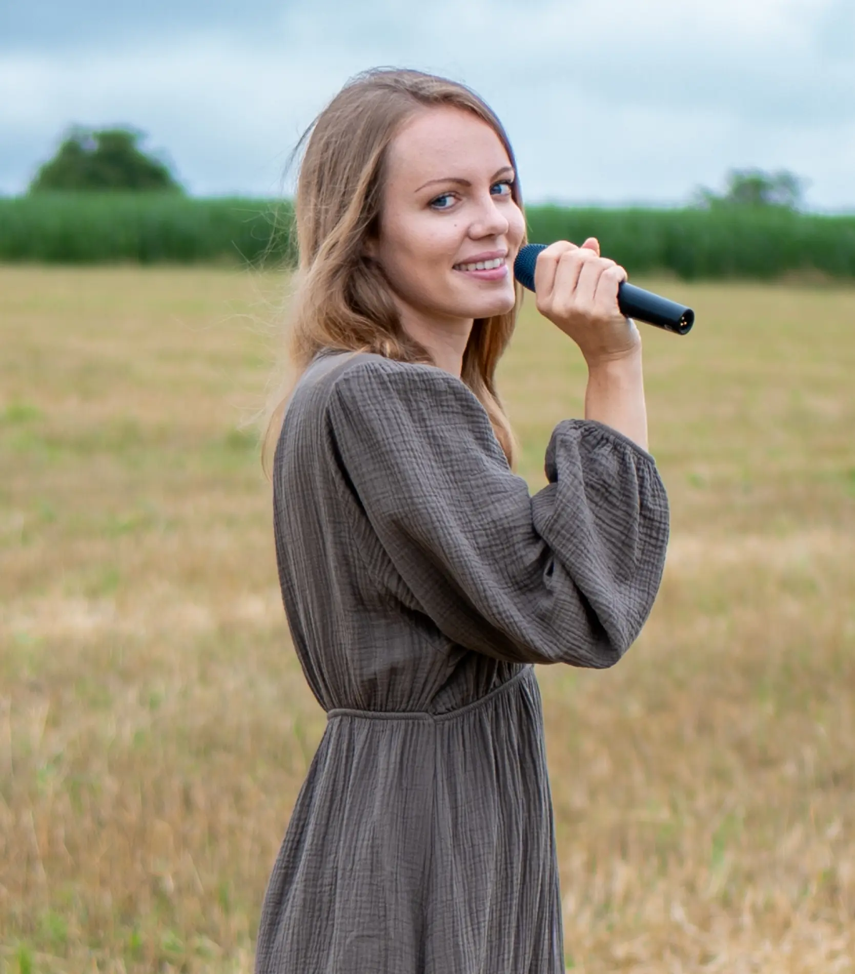 Martina singt im Freien