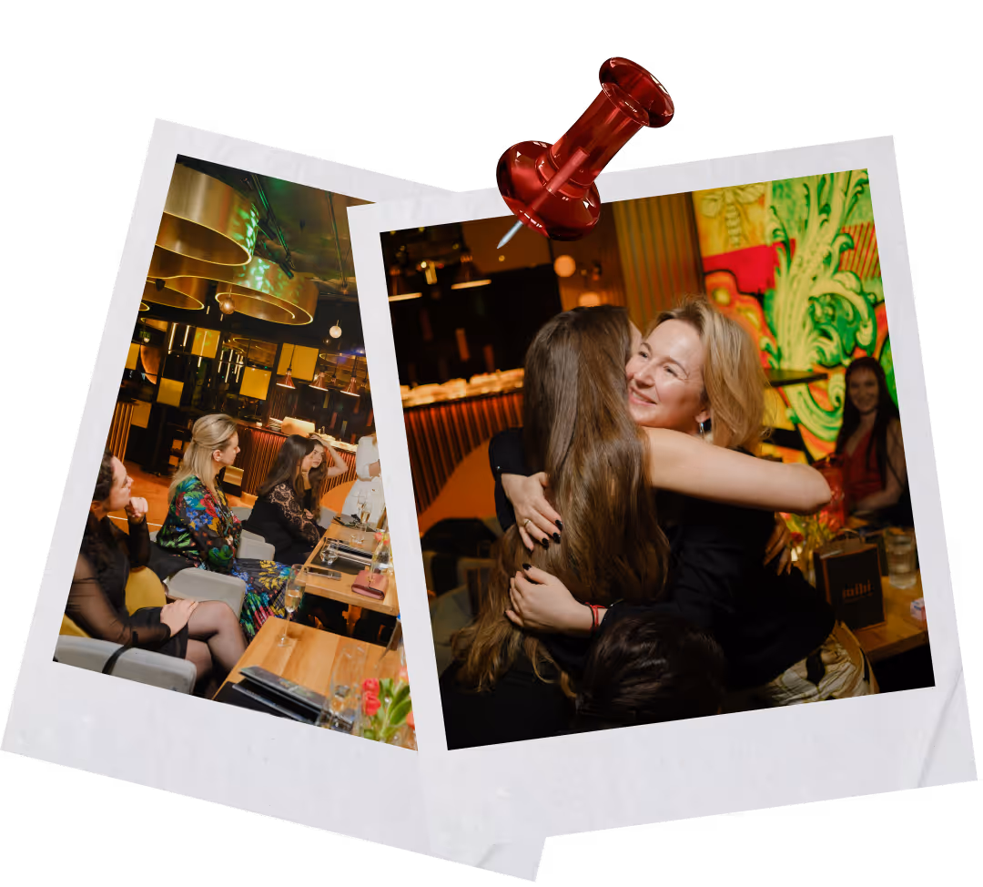 Жінки знайомляться та спілкуються на заході клубу Колежанки