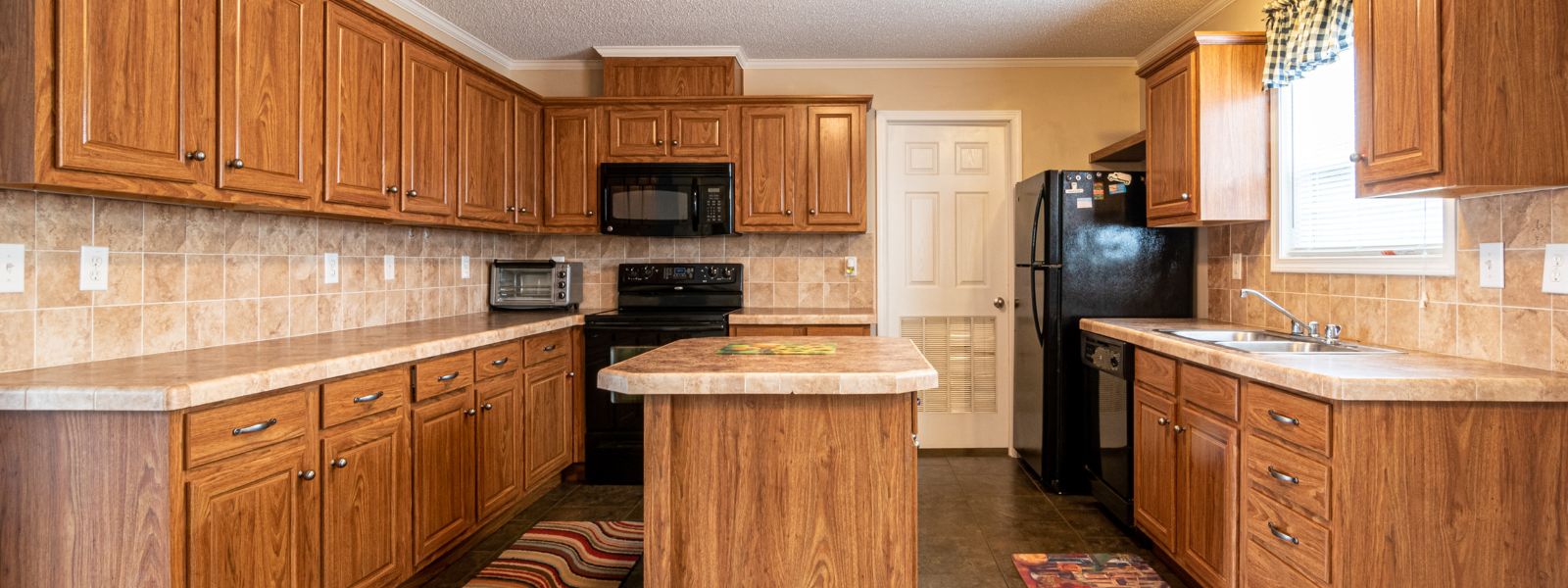 Custom Kitchen Cabinets for Organization