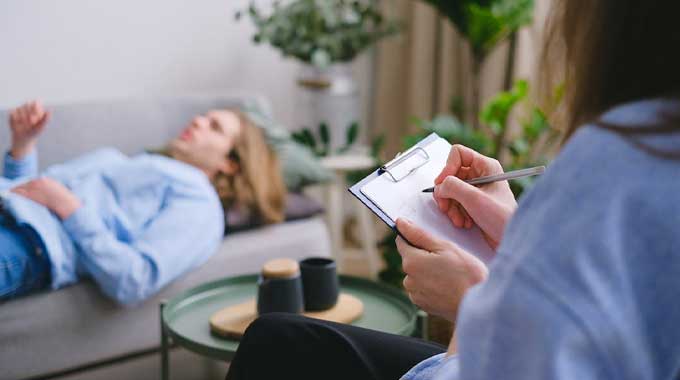 How to Help an Alcoholic Parent Seek Treatment