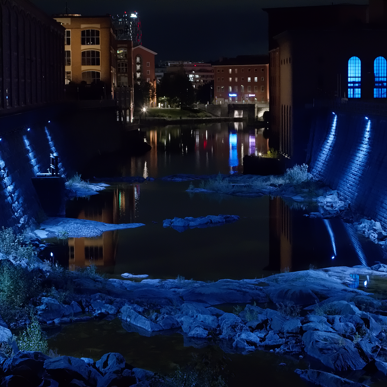 Tässä upea tammerkoski Tampereen vesivoimalaitokselta.