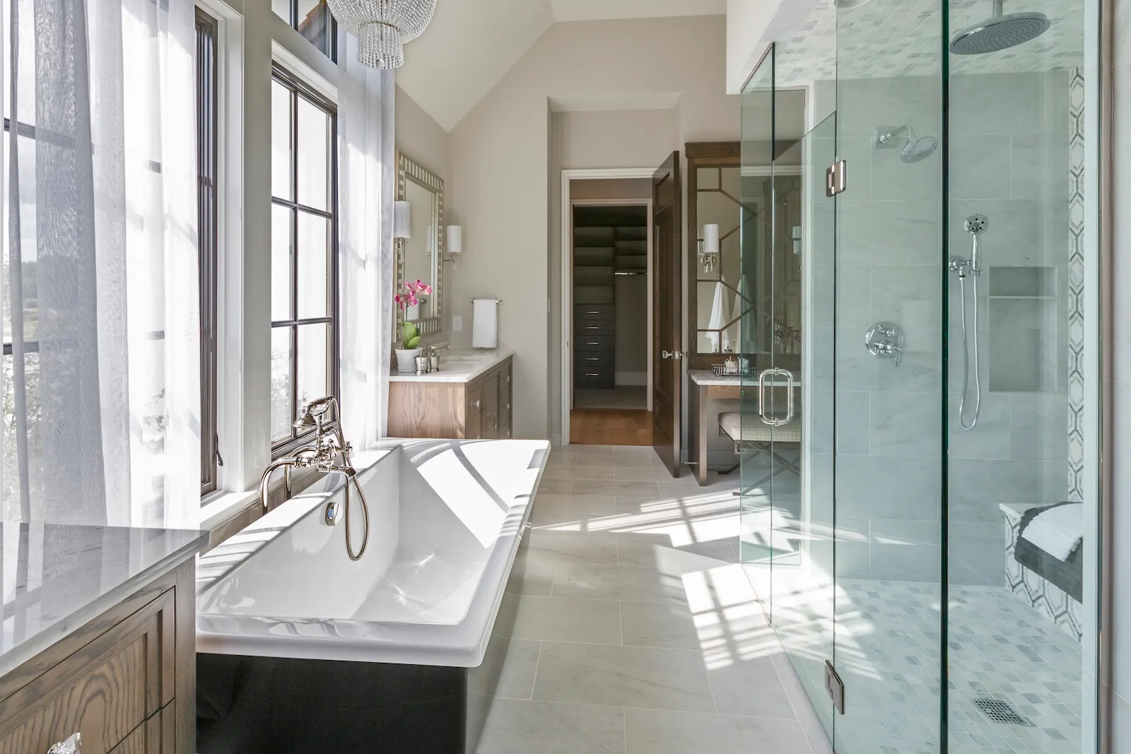 Luxury ensuite bathroom renovation in Brampton with spa-like design, freestanding soaking tub, frameless glass shower, and marble-look porcelain tiles by Leo Constra