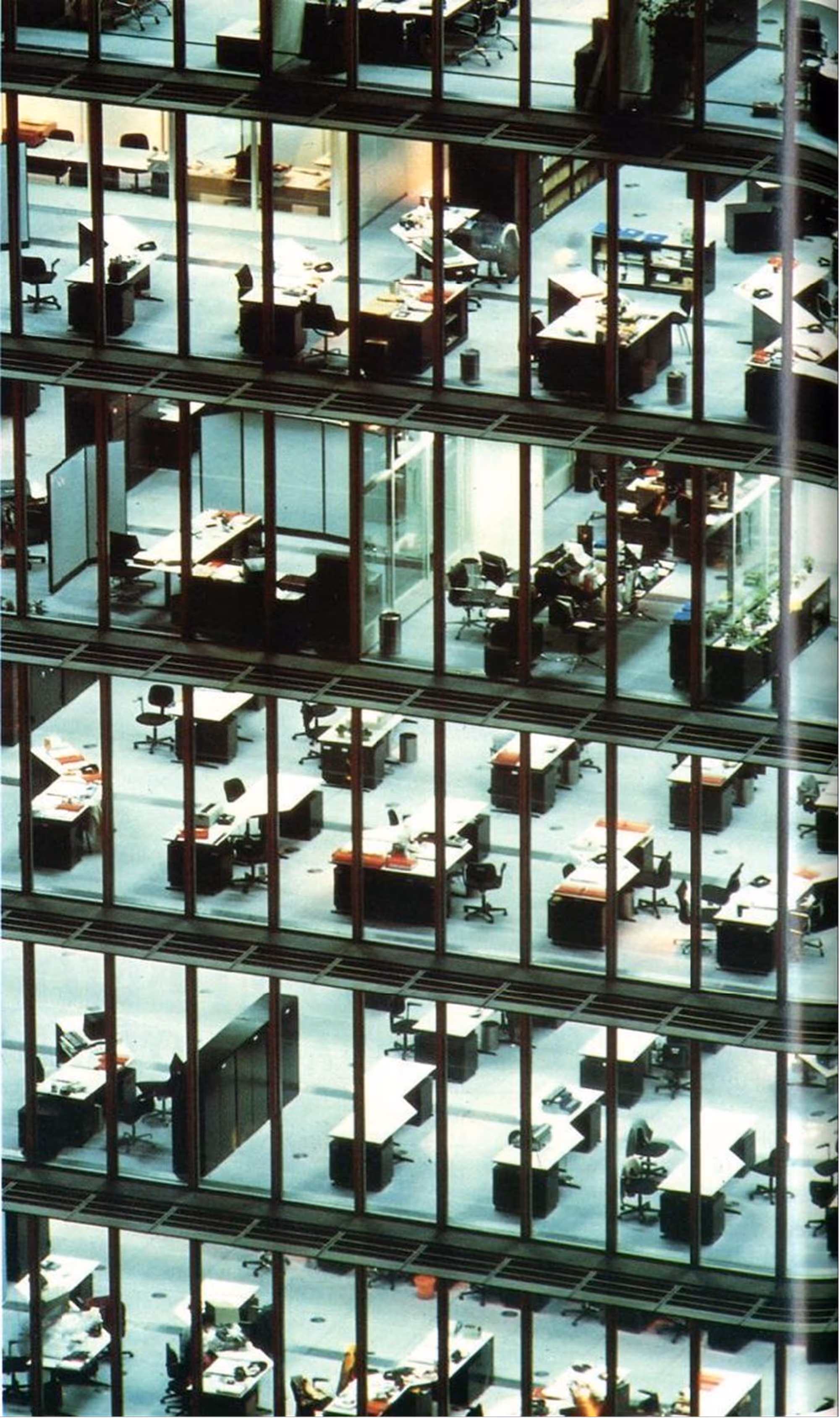 Bureaux d'entreprise modernes, illustrant la collaboration et la réduction du time-to-market grâce aux experts ever'T.