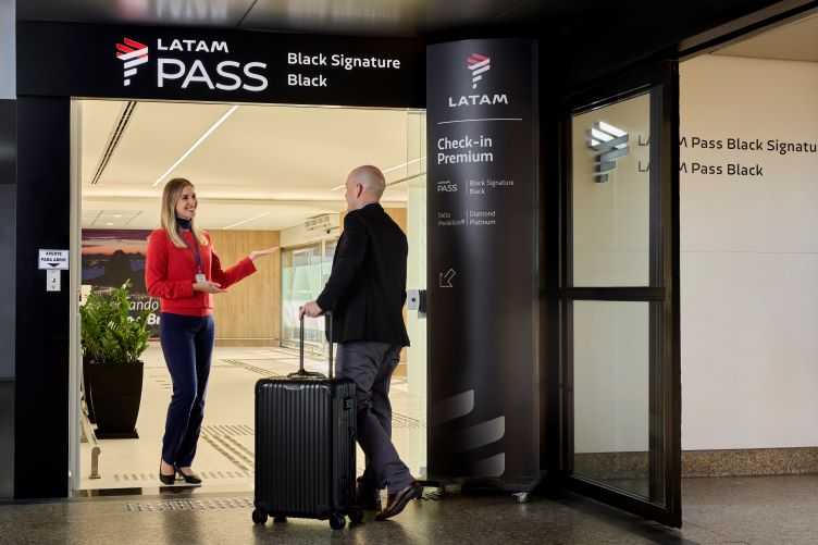 https://www.latamairlines.com/content/dam/latamxp/sites/sala-de-imprensa/checkin%20premium.jpg