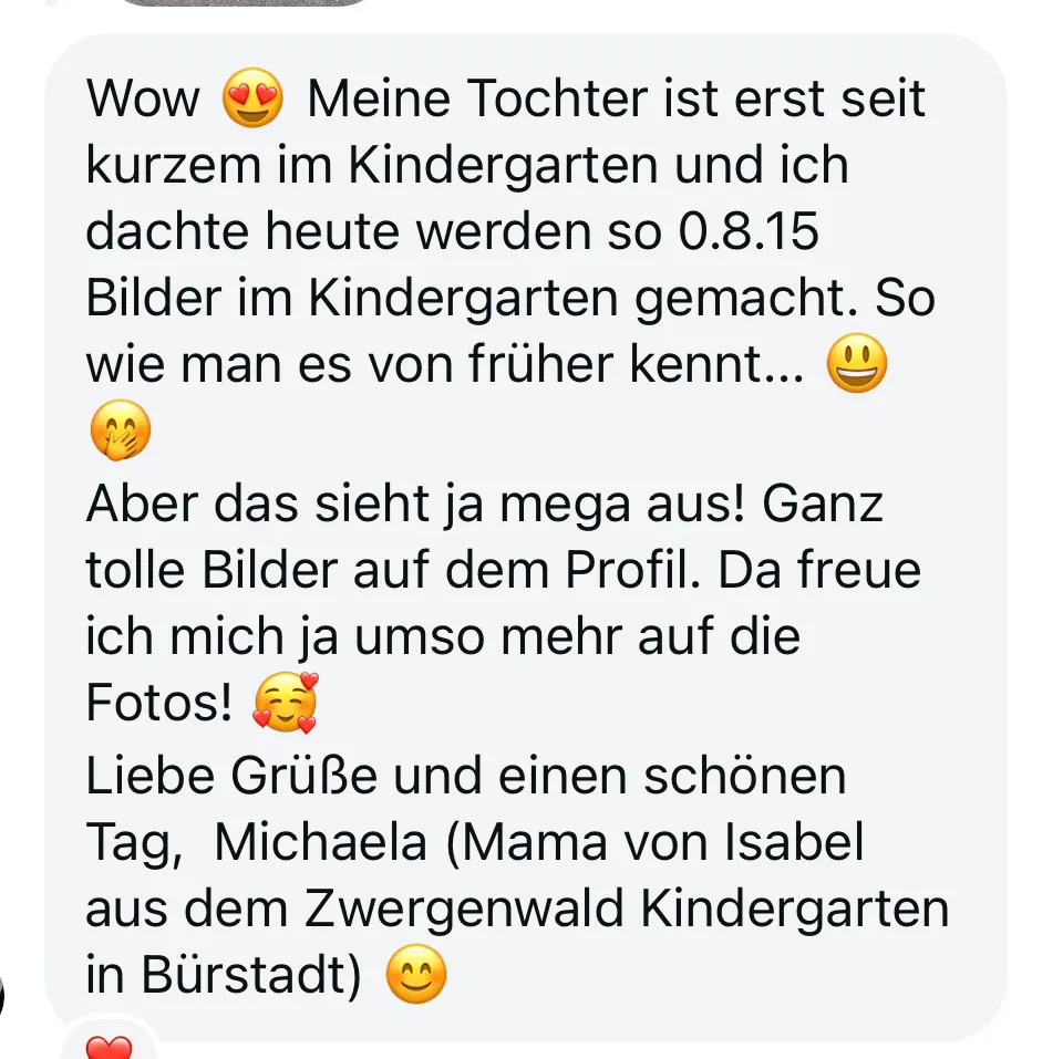 Screenshot einer positiven Nachricht auf Deutsch, in der eine Mutter ihre Freude über Kindergartenbilder ihrer Tochter ausdrückt.