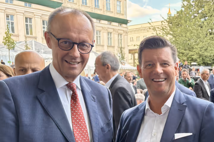 Frank Kebbekus und Friedrich Merz, Bundeskanzler