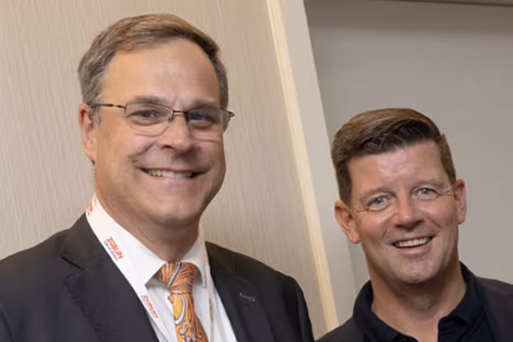 Frank Kebbekus und Prof. Ingo Gestring, Rektor HTW Dresden