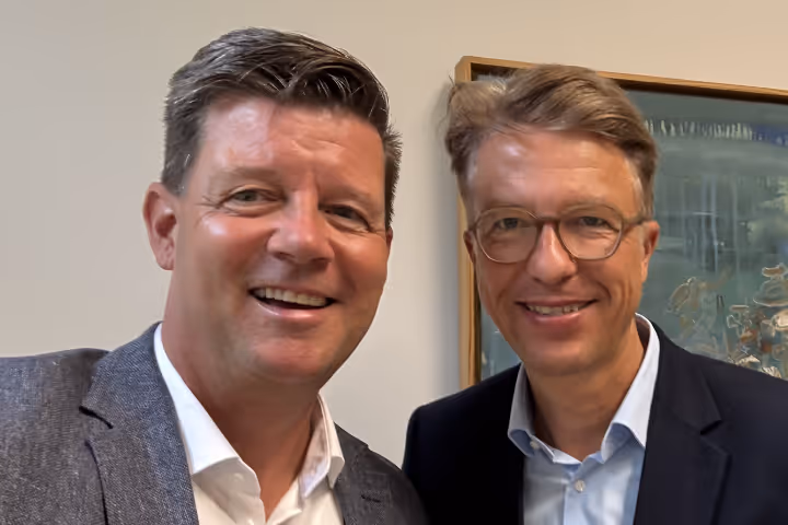 Frank Kebbekus und Prof. Uwe Platzbecker, Med. Vorstand Uniklinik Dresden