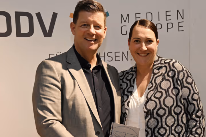 Frank Kebbekus mit Elisabeth Tenner, Geschäftsführerin DDV