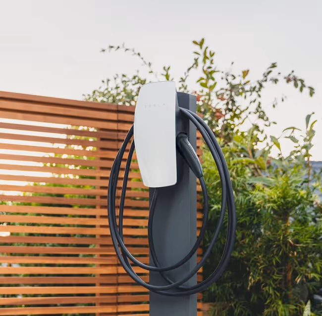 Tesla Wall Connector Gen 3 şarj istasyonu