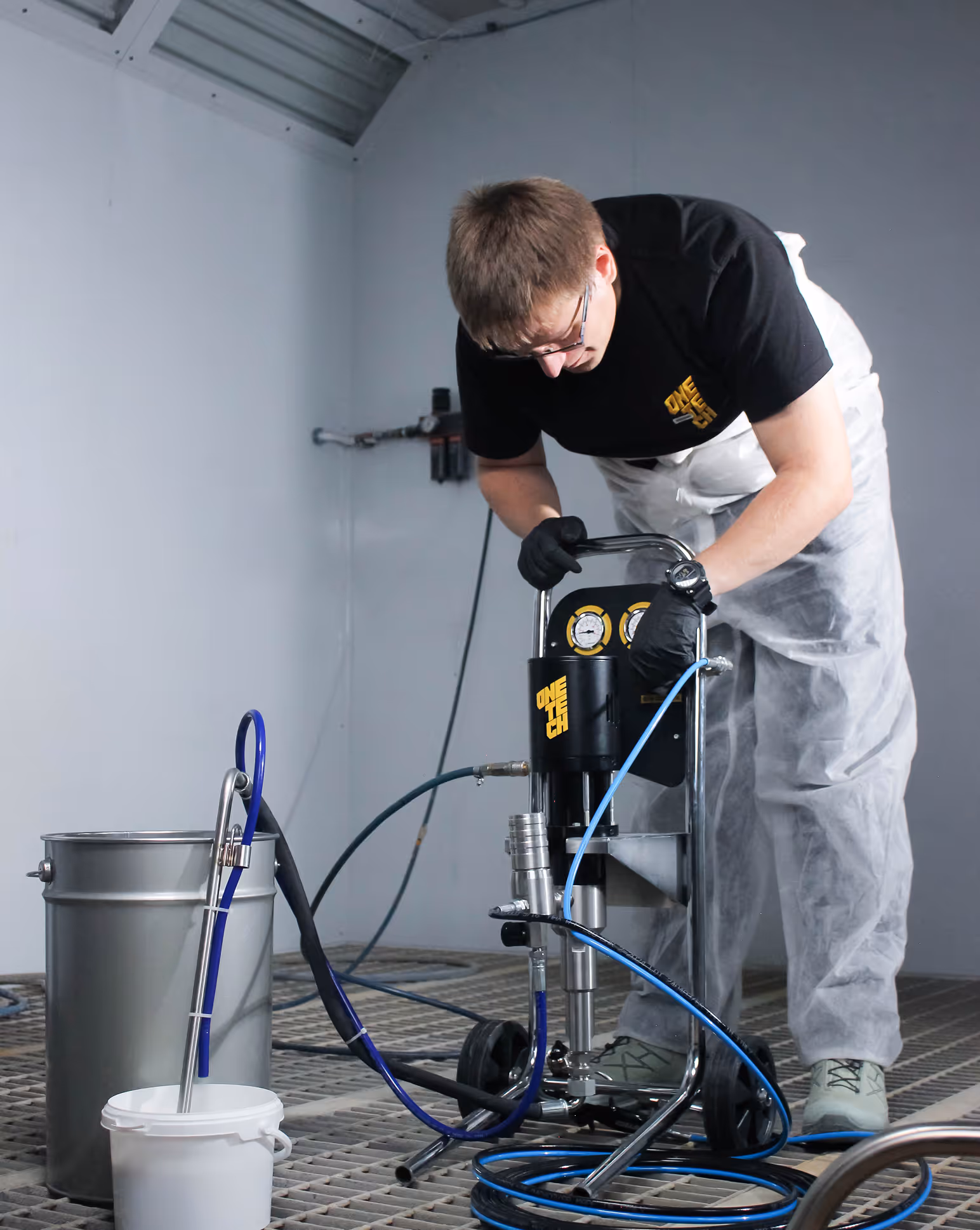 OneTech worker, photo, avif