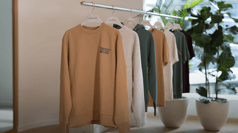 Gamme de vêtements personnalisés pour entreprise : t-shirts, polos et sweats
