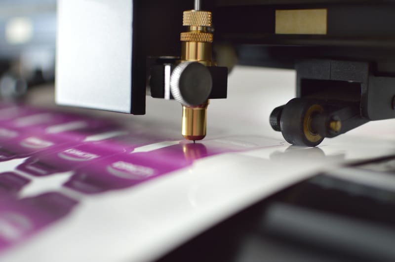 Film vinyle découpé au plotter pour du flocage textile thermocollant