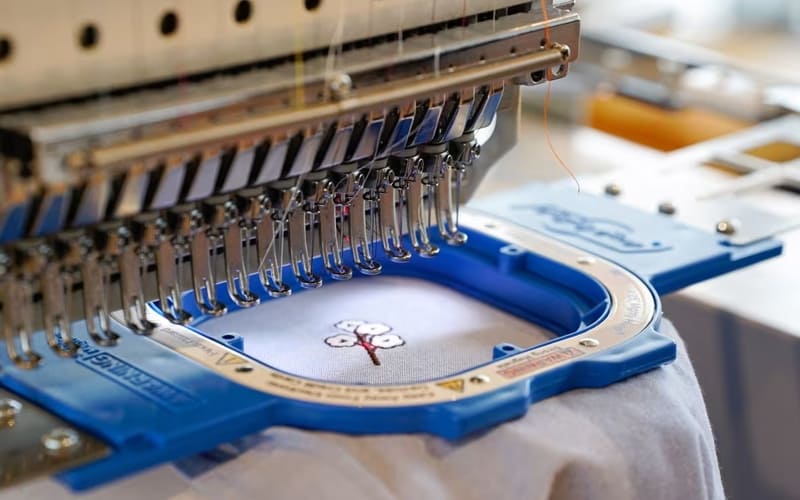 Exemples de formats de fichiers broderie comme DST, PES et JEF