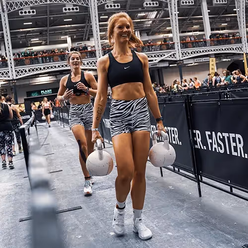 kettlebell farmers carry hyrox