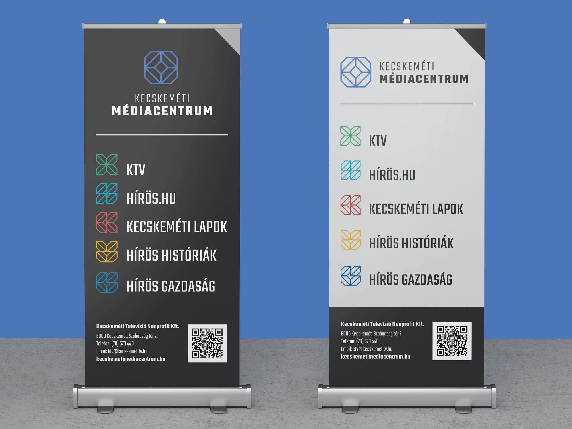 A Kecskeméti Médiacentrum roll-up standjai a KTV, a Hírös.hu és a többi médium logójával