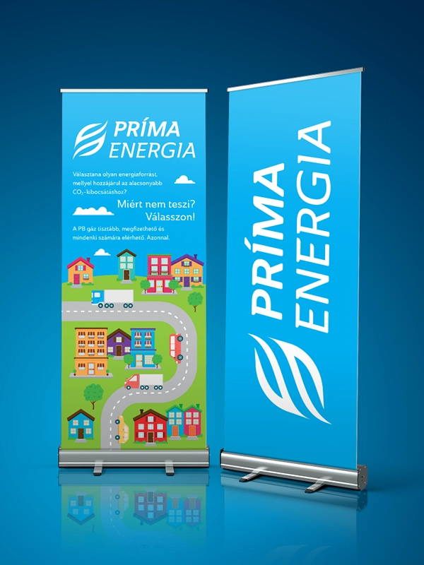 Két Prímaenergia roll-up: illusztrált településtérkép és függőleges logó kék háttéren