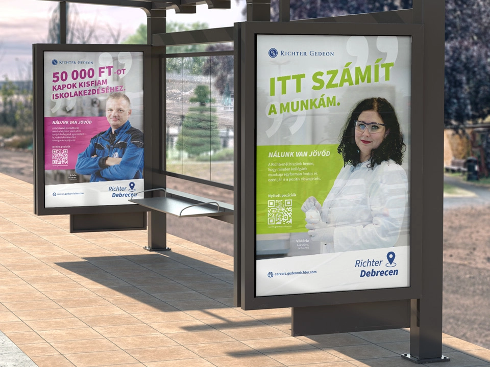 Richter Debrecen toborzóplakátok egy buszmegállóban: „Itt számít a munkám.”