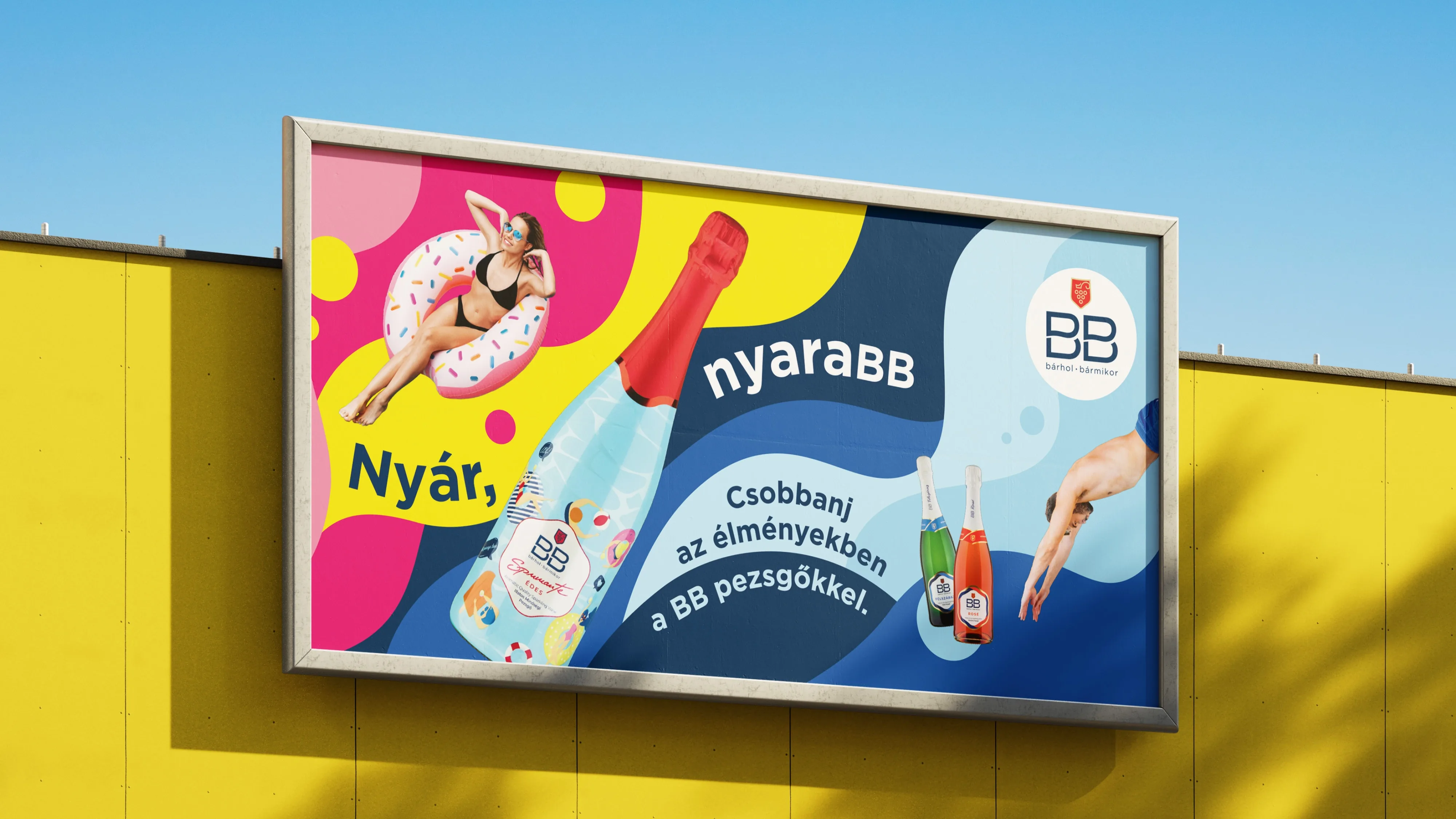 A BB pezsgő „Nyár, nyaraBB” óriásplakátja sárga falon