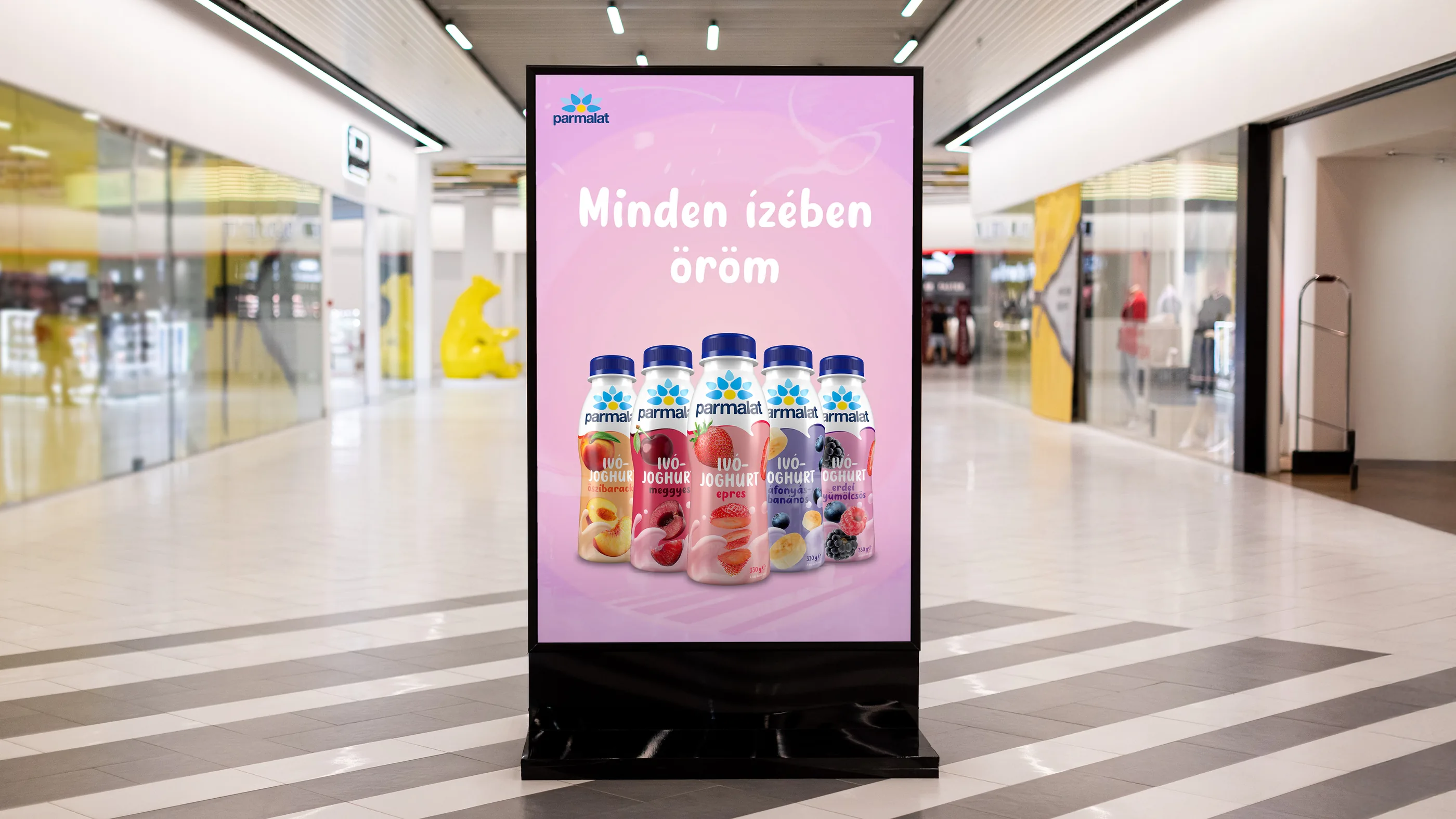A Parmalat ivójoghurt-termékcsalád digitális reklámoszlopon egy bevásárlóközpontban