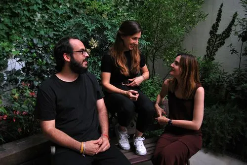 Lawwwing and Vericta founders in conversation in a garden.