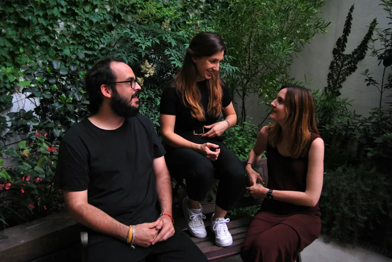 Lawwwing and Vericta founders in conversation in a garden.