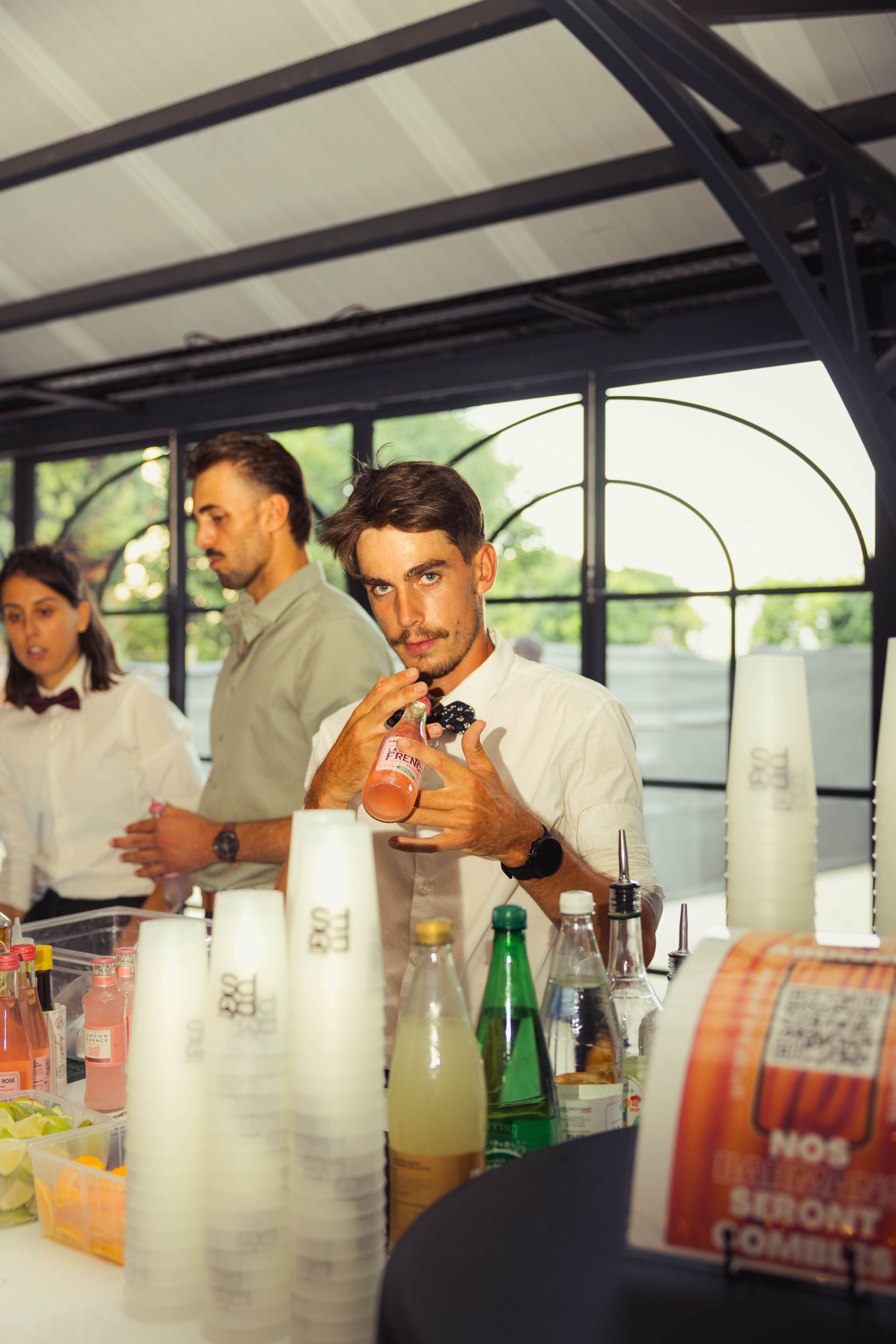 Barman pops